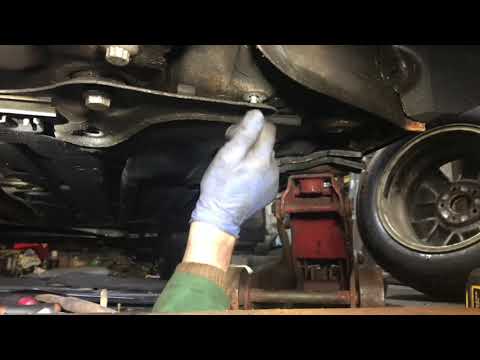 Видео: Renault Laguna III (2010) Передний поперечный рычаг/нижний рычаг подвески с верхним наконечником!...