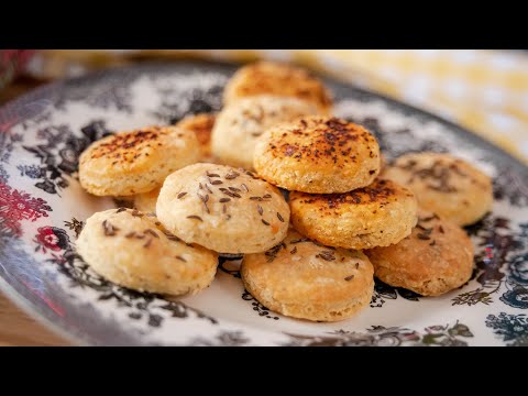 Видео: Очень вкусное СЫРНОЕ ПЕЧЕНЬЕ | сырные крекеры | простой рецепт Cheese Cookies