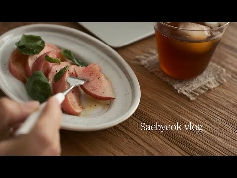 Видео: Салат, кофе и хлеб в жаркий день