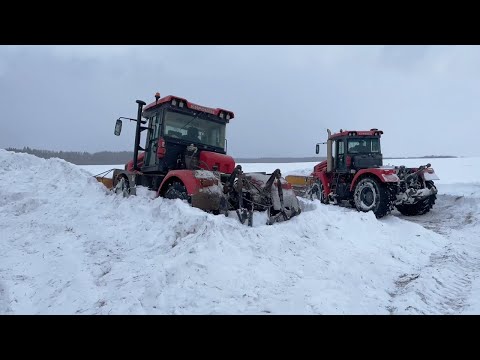 Видео: КИРОВЕЦ К-525 и К-739 пробиваемся к месту. Будни тракториста зимой.