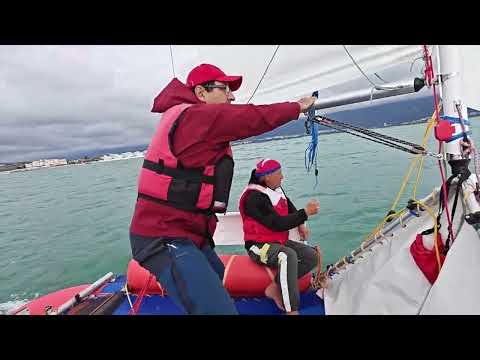 Видео: УПРАВЛЕНИЕ ПАРУСАМИ НА ОСТРЫХ КУРСАХ, БЕЗ РУЛЯ! СПОСОБ #2. 