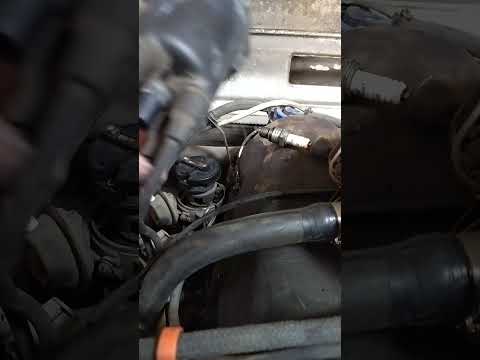 Видео: Установка угла опережения, электронного зажигания, ВАЗ 21213. Простейший способ.
