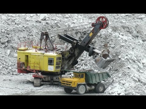 Видео: В горном карьере БелАЗ-7522 экскаватор ЭКГ-5А