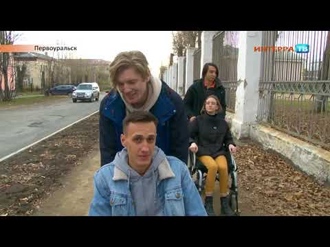 Видео: Даниил Мостицкий протестировал город   проехал по улицам на инвалидной коляске 16 10 20