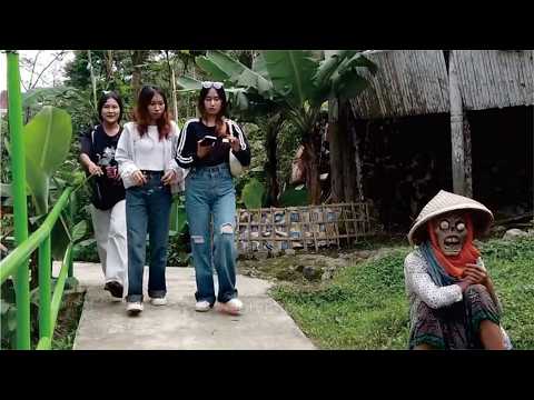 Видео: Эта старая бабуля — зомби..!! Смешной видео розыгрыш