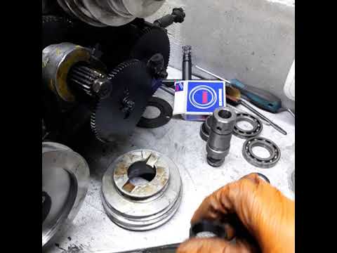 Видео: Замена подшипников на шкале токарном станке  универсал 3