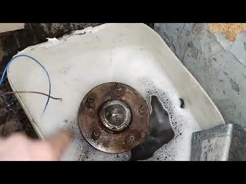 Видео: Как эффективно и без усилий очистить сильную коррозию с деталей авто.