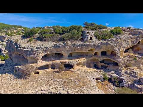Видео: Скалы рядом с монастырем Alahan.