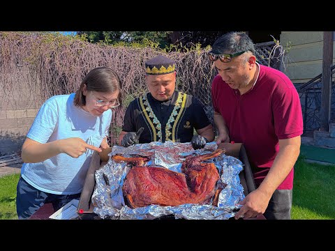 Видео: НАШУМЕВШИЙ БЕШБАРМАК ПО КАЗАХСКИЙ, ЗАПЕЧЕННЫЙ БАРАШЕК ОТ QAZAQGRILL, МНОГО МЯСА НЕ БЫВАЕТ