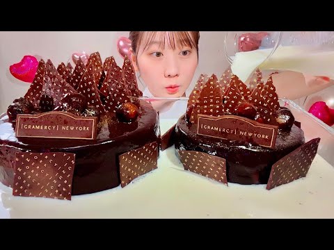 Видео: ASMR шоколадный бисквит с молоком【русские субтитры】【Mukbang/ Eating Sounds】