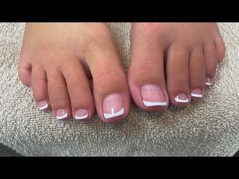 Видео: Поделитесь, как нарисовать французский рисунок на ногтях ног с помощью кисти-линии