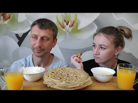 Видео: МУКБАНГ БЛИНЫ СО СГУЩЕНКОЙ И СМЕТАНОЙ ДЛЯ НАС!  | MUKBANG PANCAKES | #pancakes #блины