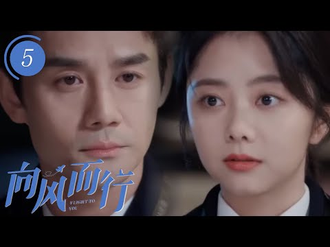 Видео: Когда коварный босс досаждает Золушке, капитан защищает её.Он молча сносит всю тяжесть за её спиной!