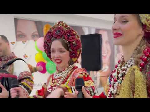 Видео: Ансамбль Московский Переполох // Выступление в торговом центре