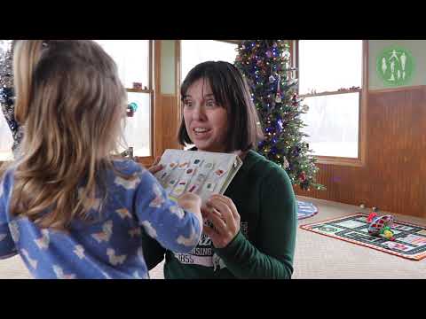 Видео: Двухлетний ребенок с аутизмом использует PECS для общения