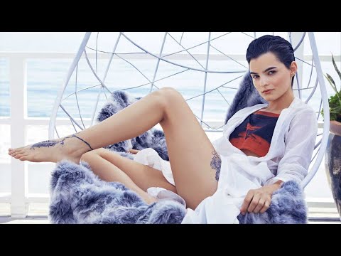 Видео: Мужик в Шoке от того, что его Бывшая за 20 лет совсем не постарела