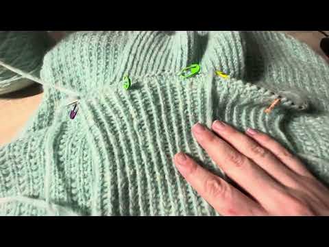 Видео: Жилет из толстой пряжи, спицами, сверху вниз. Без швов. Авторская техника Ирины Кунц.