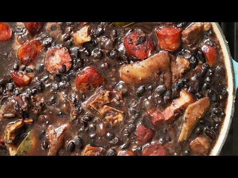 Видео: Фейжоада — бразильское рагу из чёрной фасоли и свинины