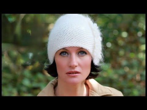 Видео: Шапка спицами ДИАГОНАЛЬ. Вяжем шапочку по диагонали спицами, с мехом. ВЯЗАНИЕ: вязаные шапки спицами