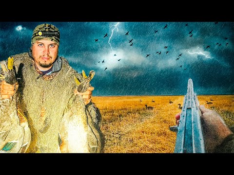 Видео: МОКРАЯ ОХОТА —ТЫСЯЧИ УТОК!!! Выстрел за выстрелом! Промокли до ниток, охота 2025