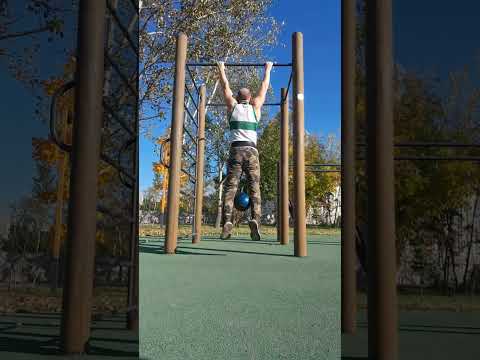 Видео: Золотая осень , турник , брусья , гиря - в Парке на Смоленке !!! 🔥🔥🔥