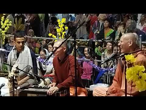 Видео: ЕМ Бхайраватарджака прабху || Вечерний Киртан || Бхакти Сангама 2021