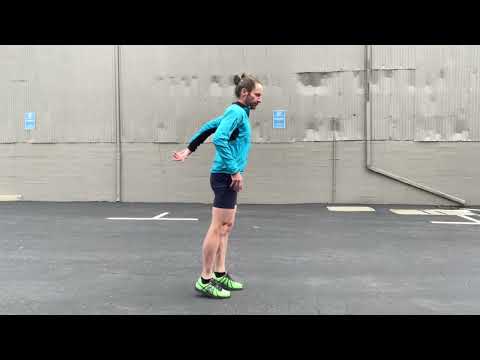 Видео: Эффективная техника бега с использованием стратегии вертикального расположения бедра