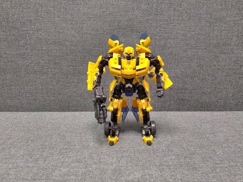 Видео: Обзор трансформера Bumblebee - Deluxe class - Transformers 2007. Музей Р-ТФ.