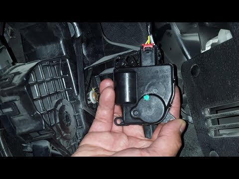 Видео: Ford F-150 Lariat 2010 года: замена привода заслонки режима HVAC