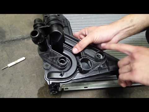 Видео: Установка радиатора с АКПП на МКПП BMW E46 330 328 325 323