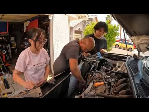 Видео: Ещё один ремонт, завершённый с моими детьми | Замена генератора на Lexus RX350 | Fix it Angel