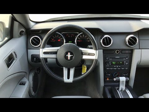 Видео: Насколько надежен подержанный Ford Mustang V6 2007 года выпуска? Тест-драйв POV