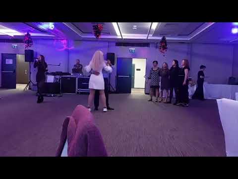 Видео: MARIYANA - KAMBANITE ZVYNYAT / МАРИЯНА - КАМБАНИТЕ ЗВЪНЯТ /2024