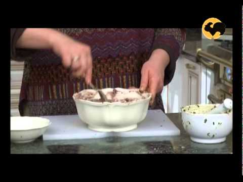 Видео: Как приготовить сациви и пхали.  На кухне у Марты 03