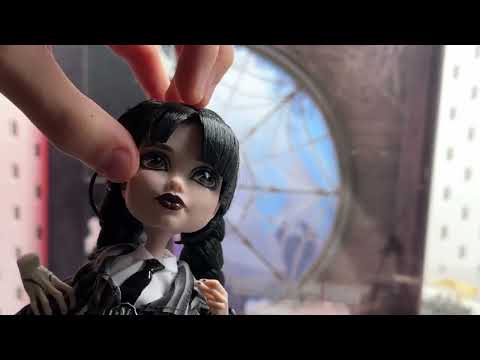 Видео: Розпаковка Венздей від Монстер Хай. Зламала ляльку прямо на камеру. Лялько-влог