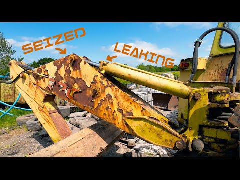 Видео: Застывшие во времени... Извлечение застрявшего пальца и разборка домкрата — экскаватор-погрузчик ...