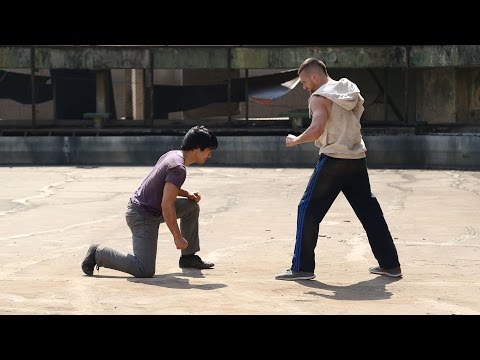 Видео: Когда начинать бить в драке - Самооборона для чайников #3