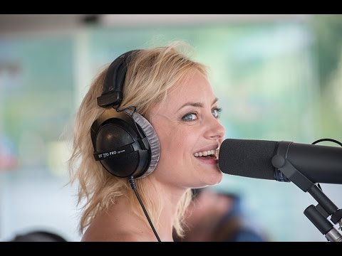 Видео: Елена Максимова - Тебя Не Отпущу (LIVE @ Авторадио)