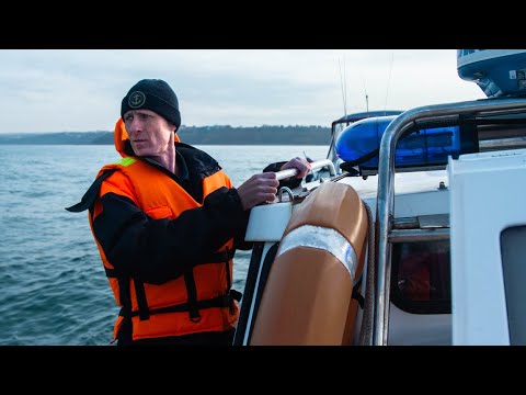 Видео: Рейд ГИМС: в Севастополе проверили, как соблюдают правила любители зимней морской рыбалки