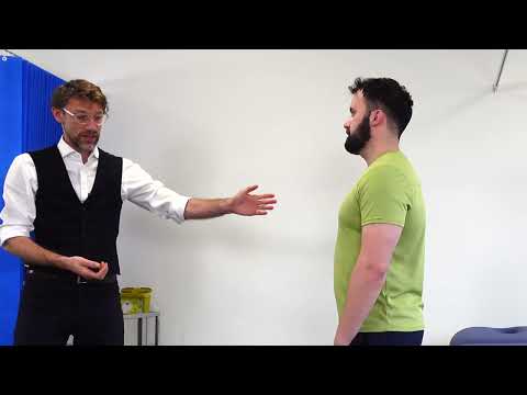 Видео: Осмотр колена