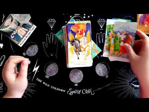 Видео: Таро Золотого Колеса / Tarot of the Golden Wheel - Распаковка и Первое Впечатление