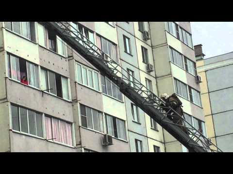 Видео: Спасение из пожара мамы и малыша 10 09 2015