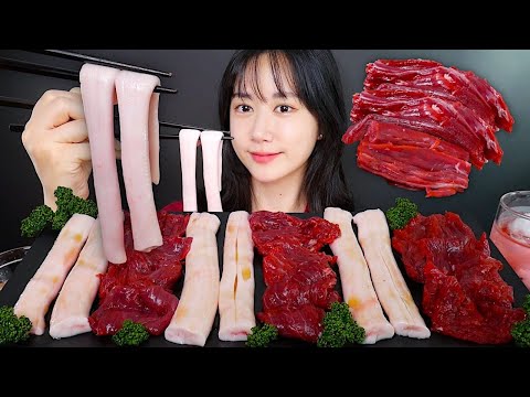Видео: ASMR MUKBANG | Говяжий Позвоночник + Сырая Говядина (Юкхоэ)❤️ Клубника на десерт🍓 | eating
