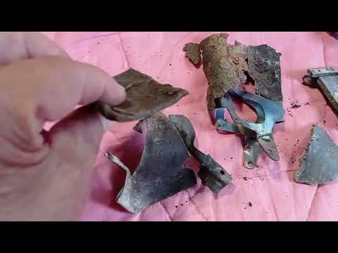 Видео: Вернувшись из эвакуации, сразу собрала вот такой урожай у себя в огороде. Это осколки снарядов