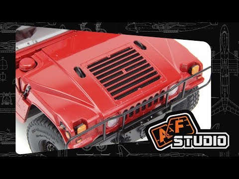 Видео: Hummer H1 - склеиваем кузов [2]