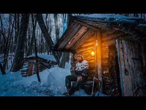 Видео: ВЕРНУЛСЯ В ЗЕМЛЯНКУ У РЕКИ | НОЧЕВКА В СИЛЬНУЮ МЕТЕЛЬ