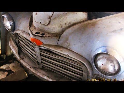 Видео: СТАРИННЫЙ АВТОМОБИЛЬ В ЗАБРОШЕННОЙ УСАДЬБЕ