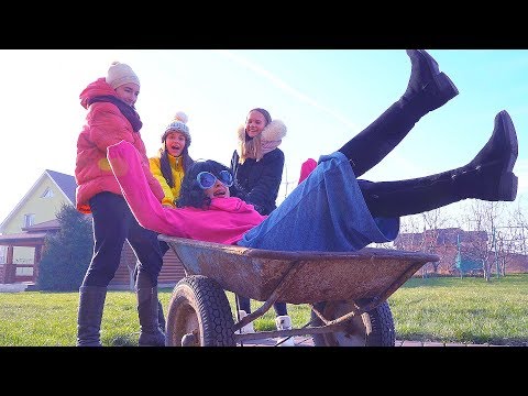 Видео: УЧИЛКА ГОНЯЕТ НА ТАЧКЕ, Классуха ВСЁ ПРОСПОРИЛА