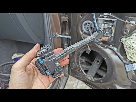 Видео: Замена ограничителя двери Audi A4 B8 - хрустит и плохо закрывается