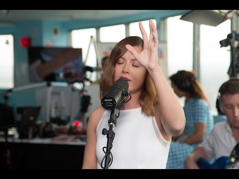 Видео: Юля Савичева - Прости ( LIVE @ Авторадио)